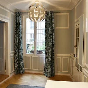 Apartment Sur Cour, Paris
