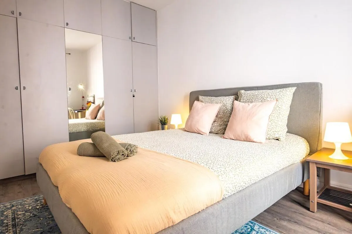 Appartement Place Monge 3 Guests contacts